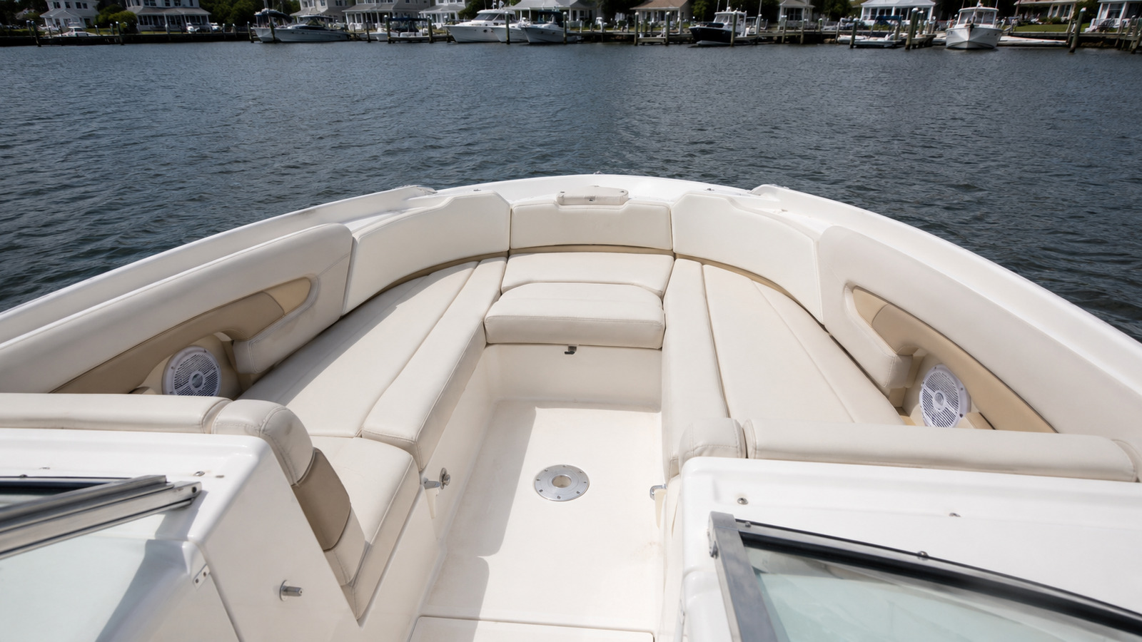 sea ray 280 sundeck bow lounge wide 07