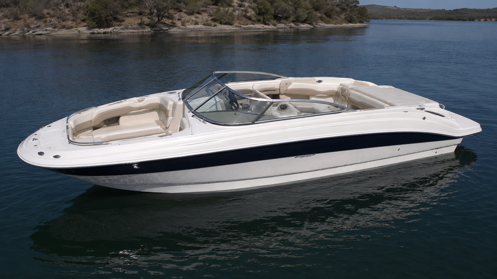 sea ray 280 sundeck elevated exterior 06