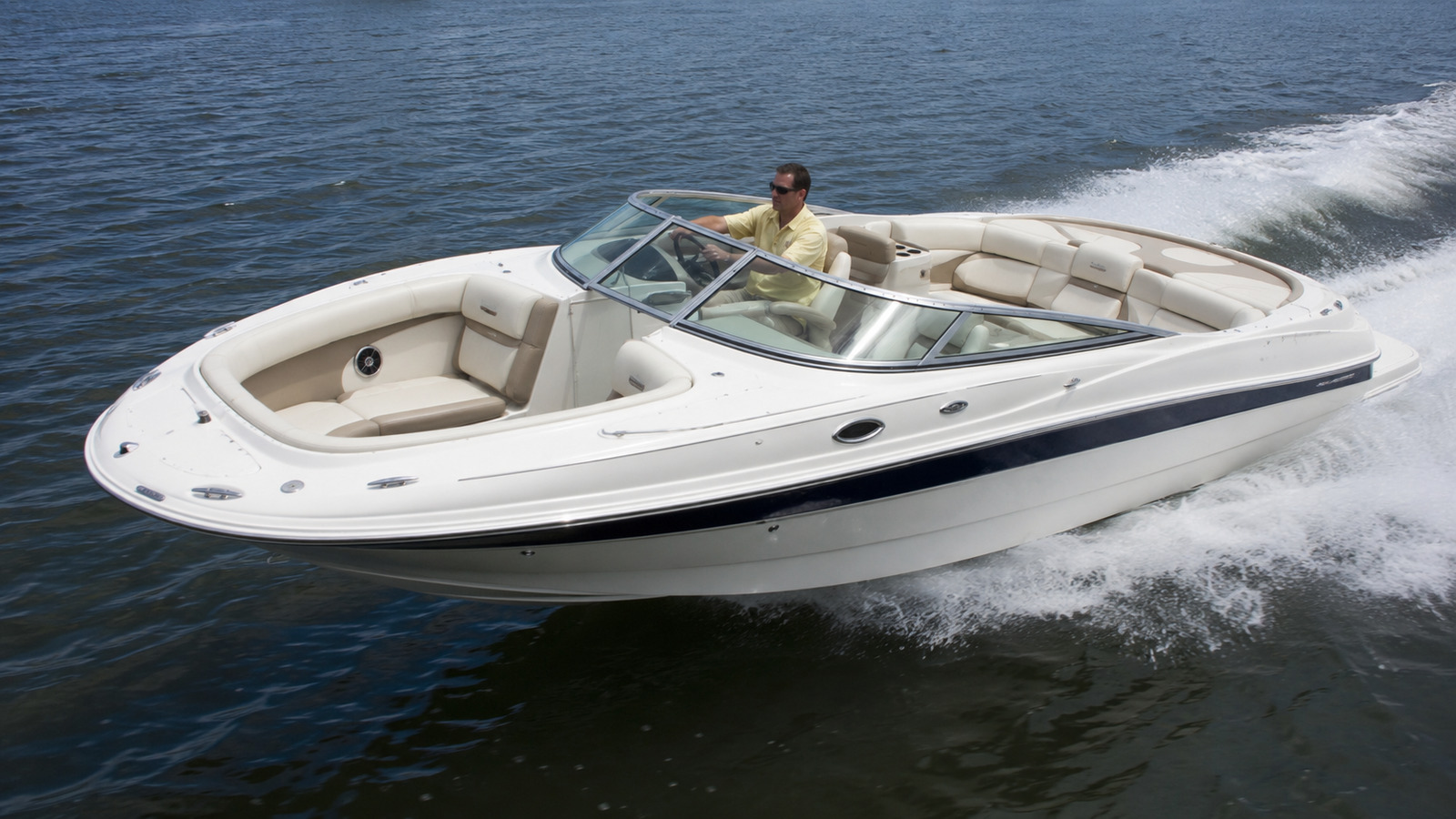 sea ray 280 sundeck front quarter running 02