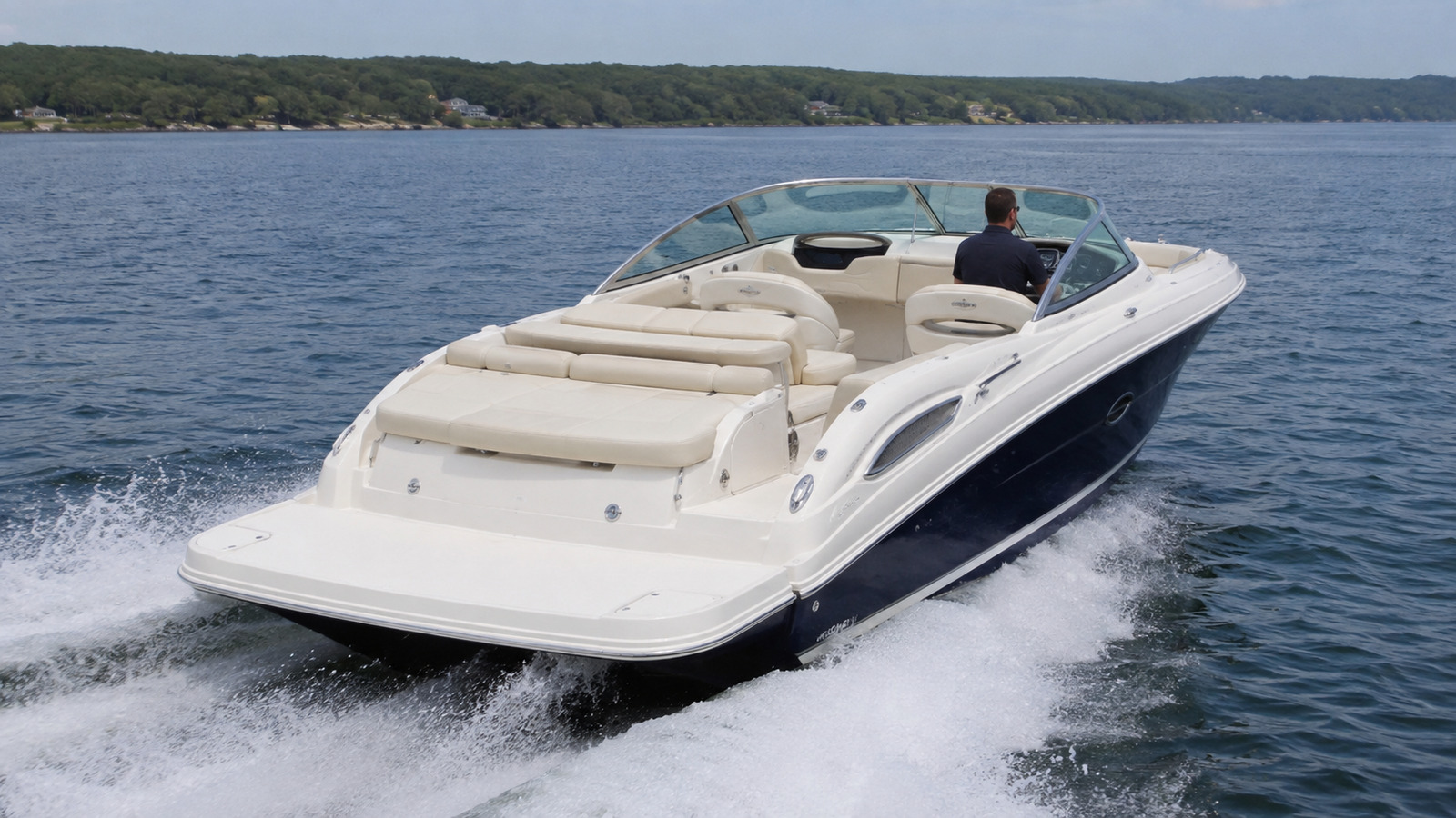 sea ray 280 sundeck rear quarter running 03