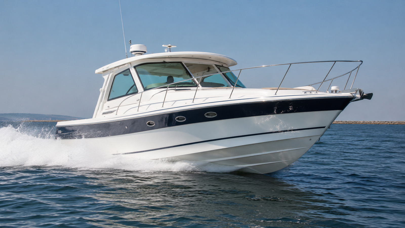 sea ray 290 amberjack front quarter running 03