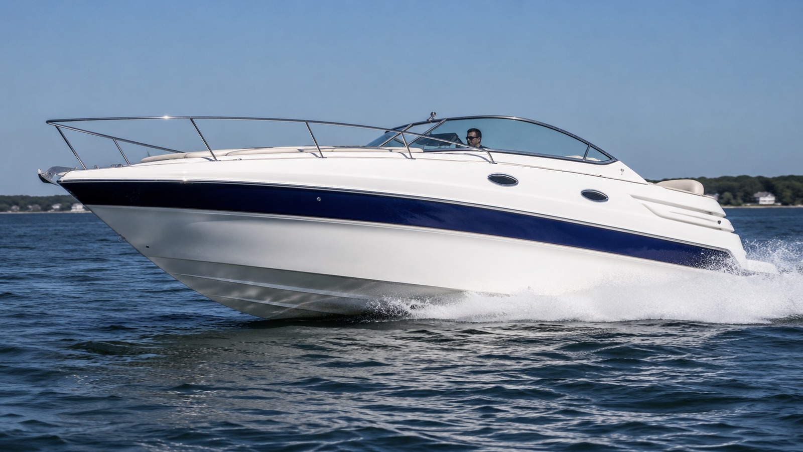 sea ray 290 express cruiser front quarter running 02