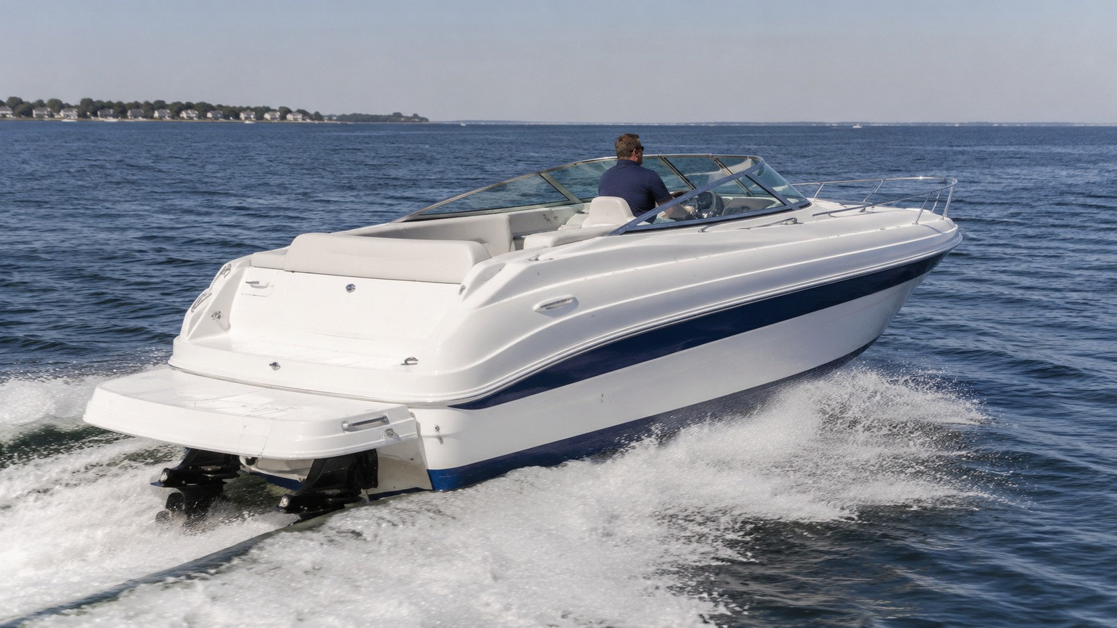 sea ray 290 express cruiser rear quarter running 03