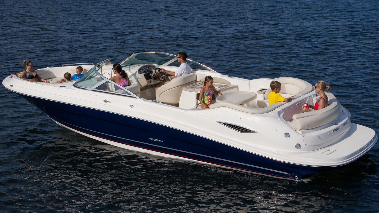 sea ray 290 sundeck family cockpit 08