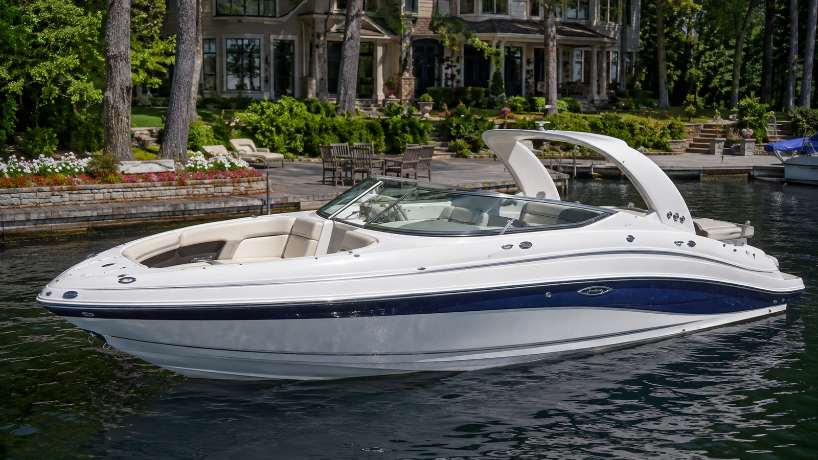 sea ray 290 sundeck premium exterior hero 25