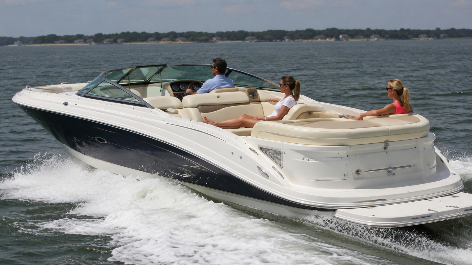 sea ray 290 sundeck rear quarter running 03
