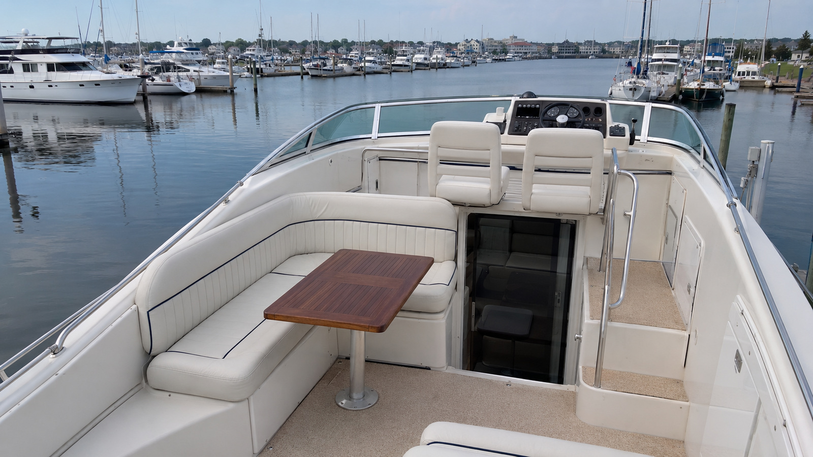 sea ray 300 aft cabin aft deck 01
