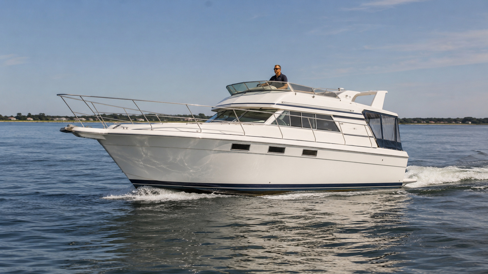 sea ray 300 aft cabin front quarter running 01