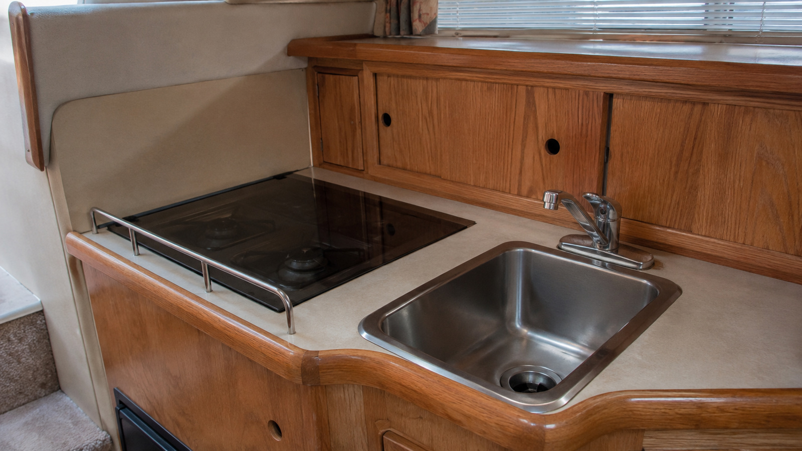 sea ray 300 aft cabin galley detail 01