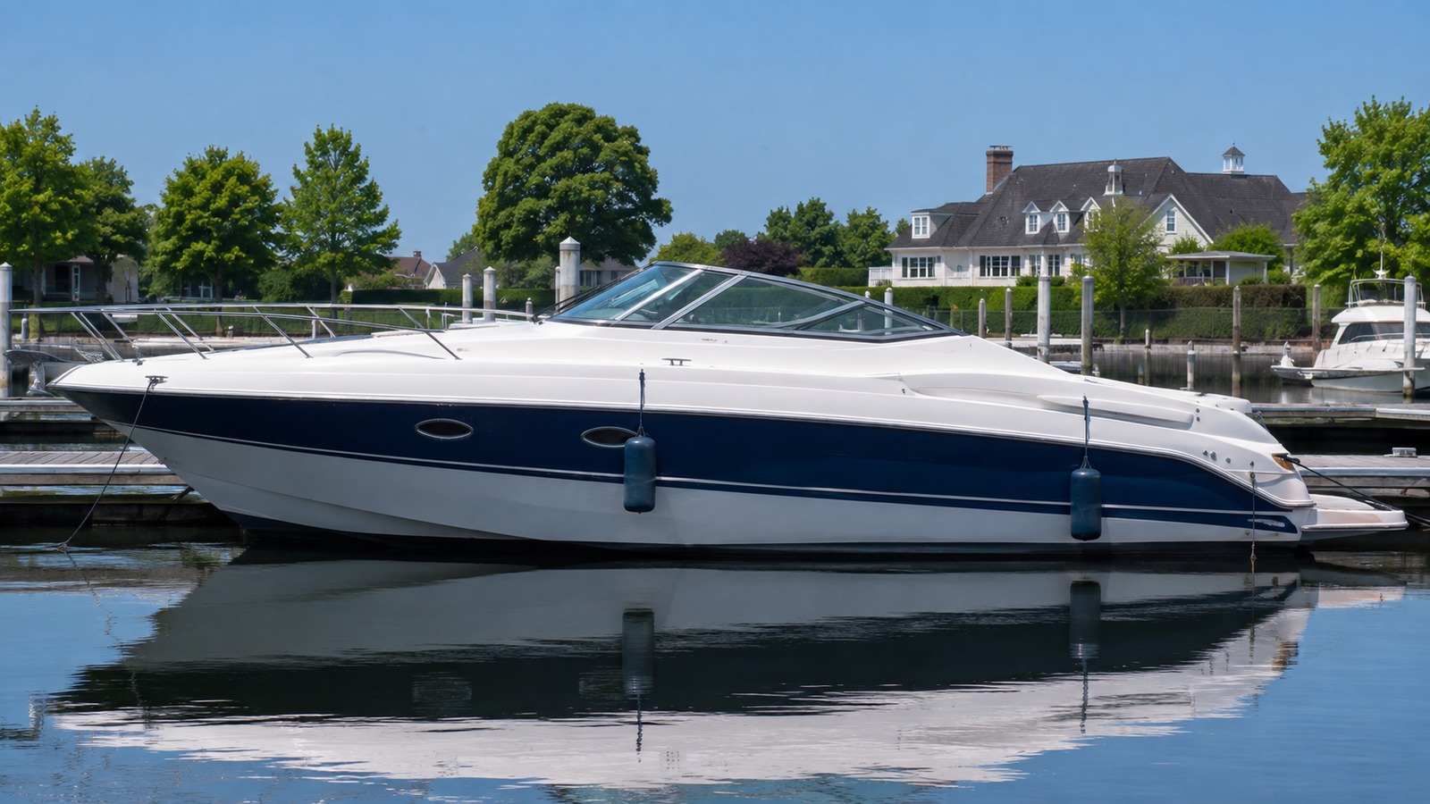 sea ray 300 express cruiser dockside profile 05