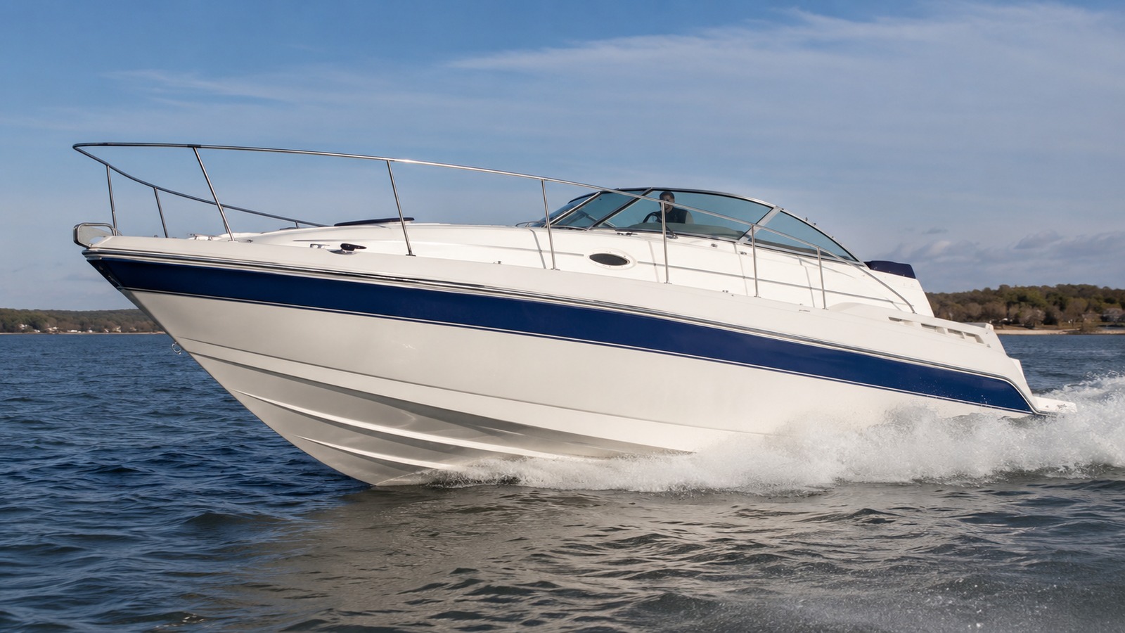 sea ray 300 express cruiser front quarter running 02