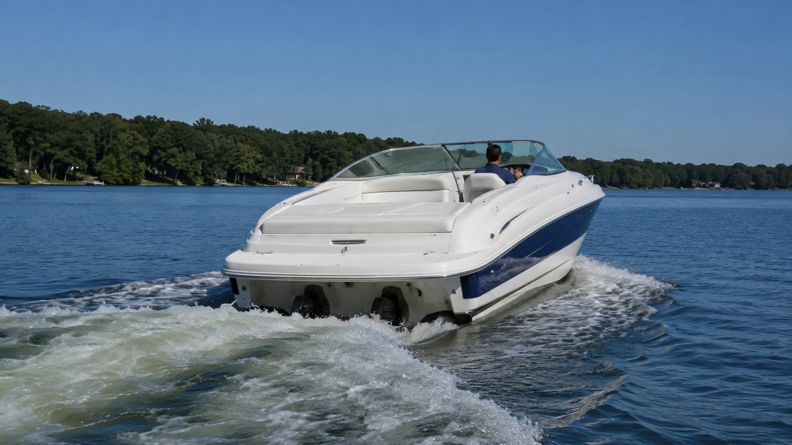 sea ray 300 express cruiser rear quarter running 03