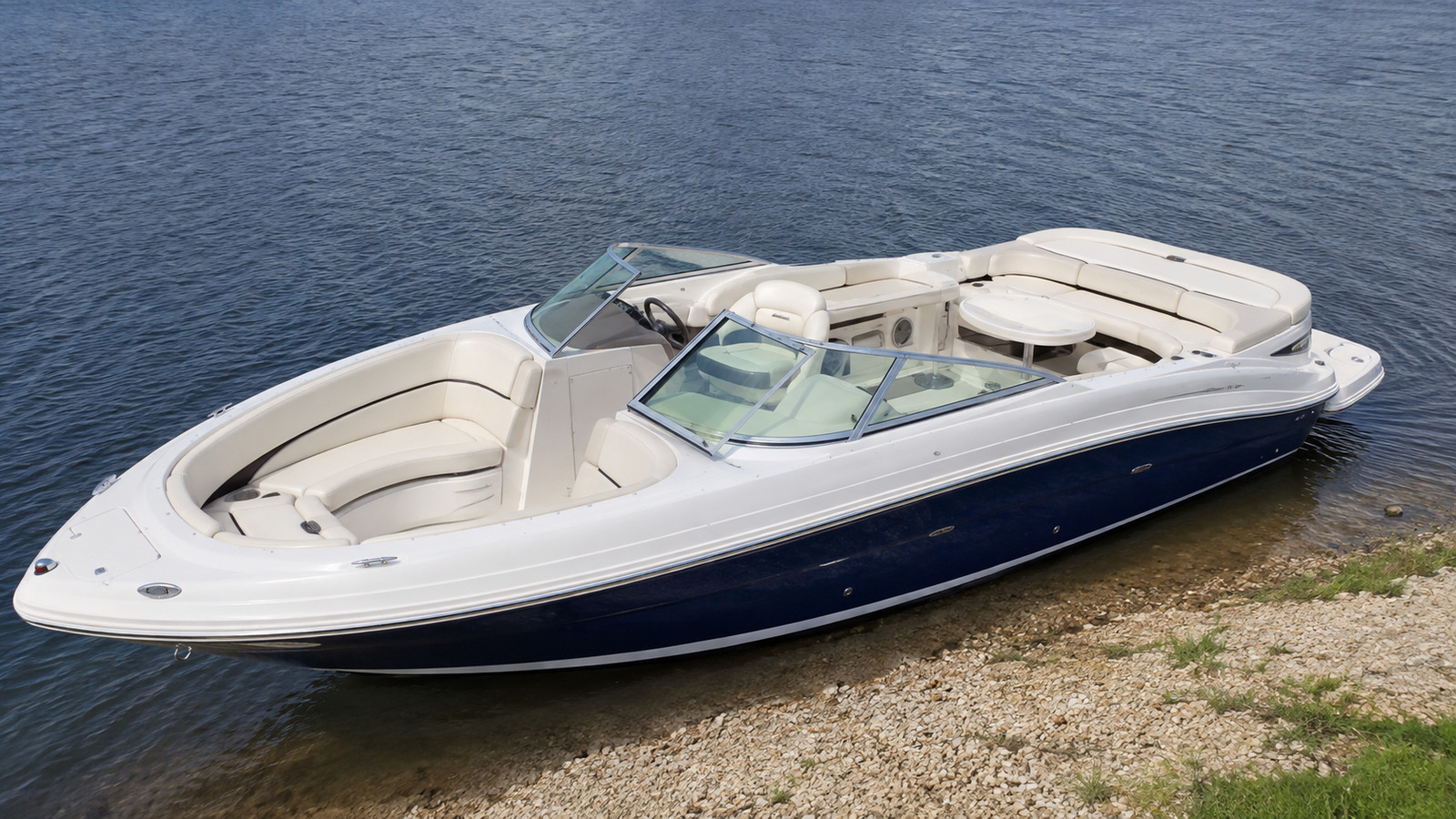 sea ray 300 sundeck elevated exterior 06