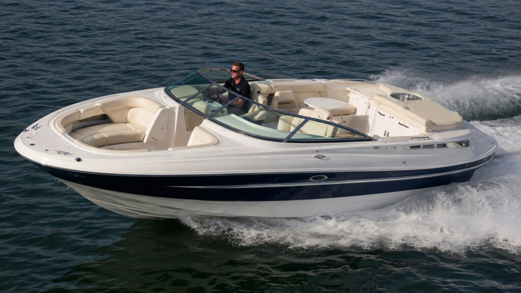 sea ray 300 sundeck running hero 01