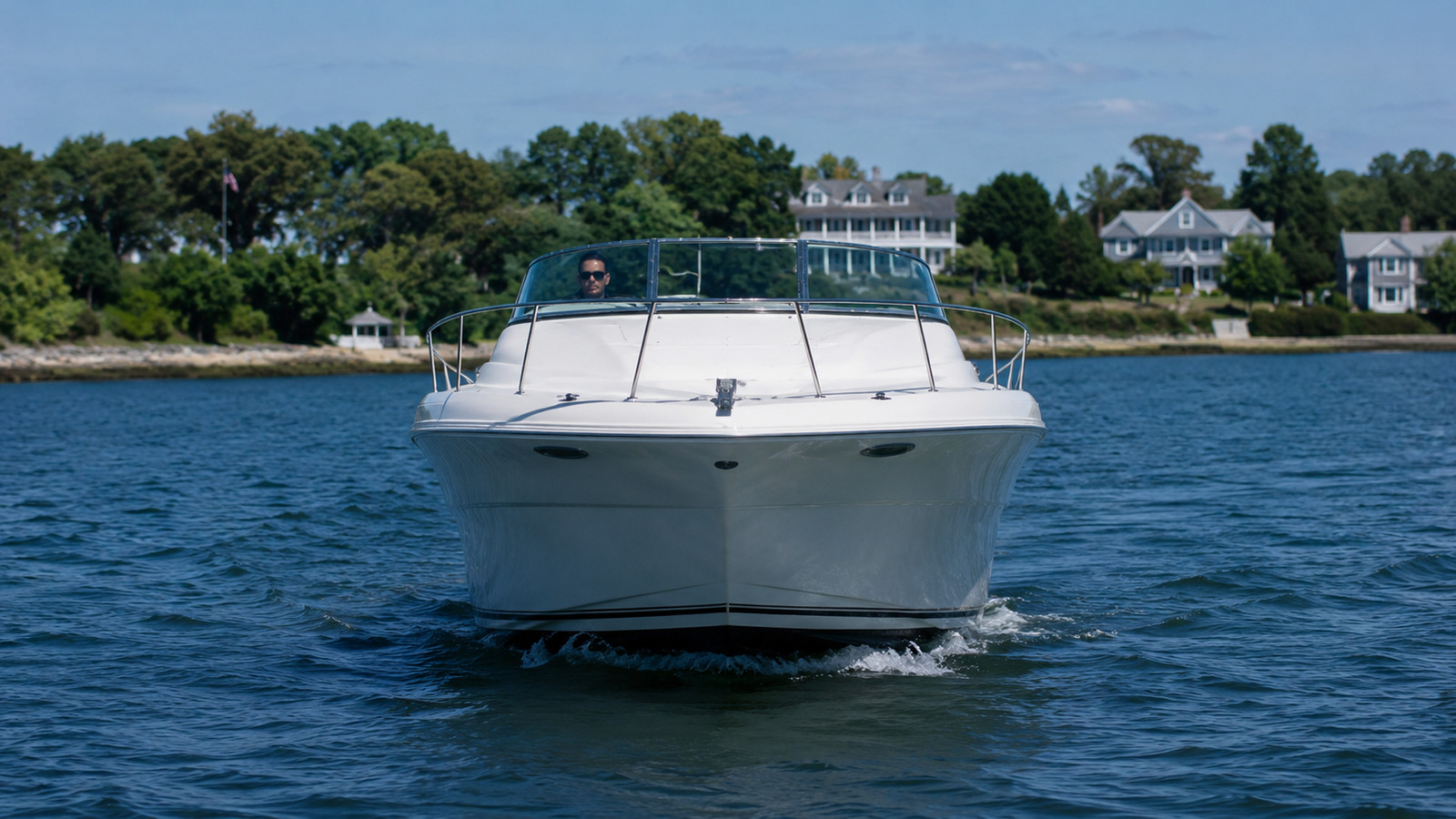 sea ray 300 weekender bow on cruising 05