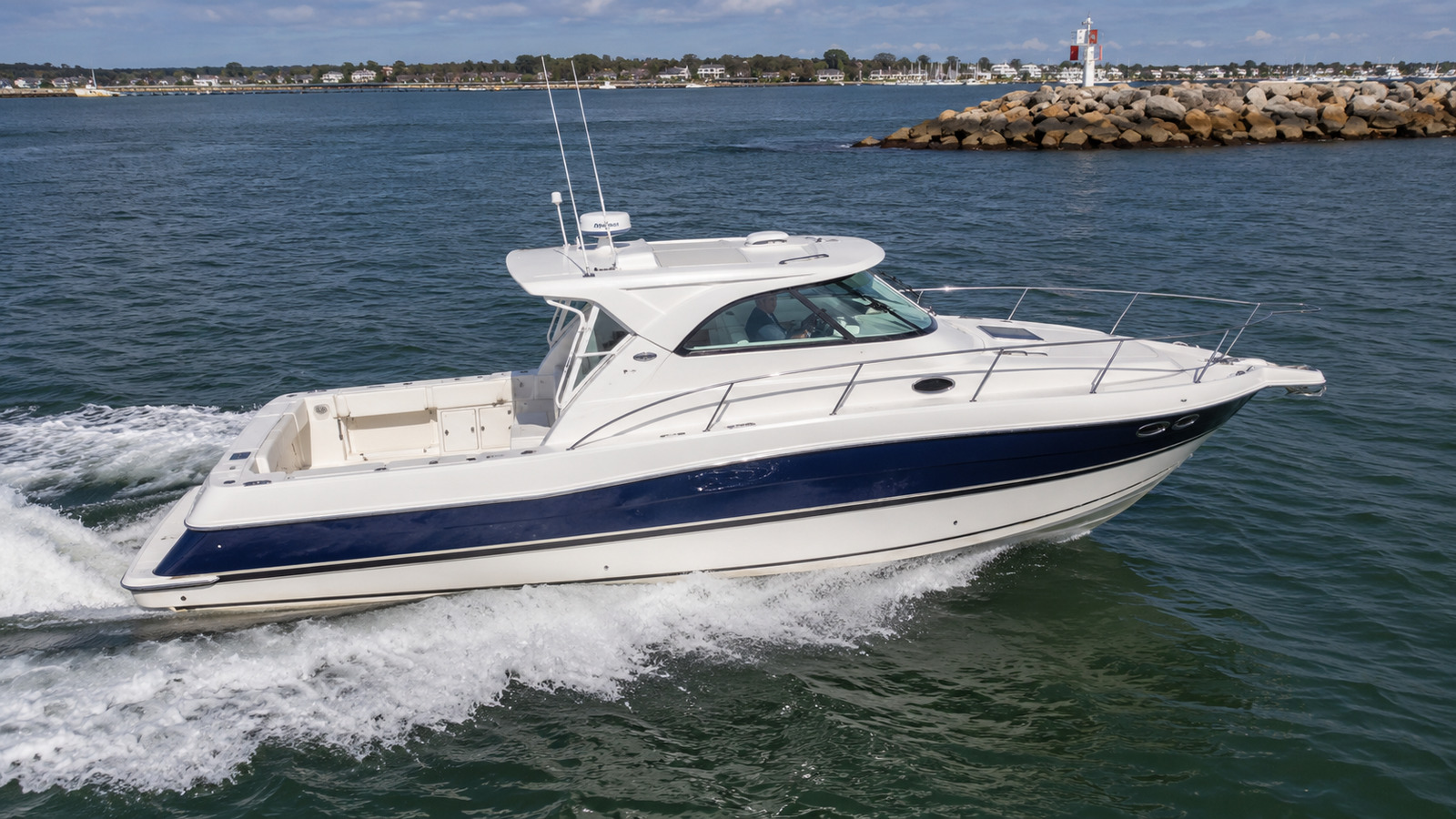 sea ray 310 amberjack elevated exterior 06