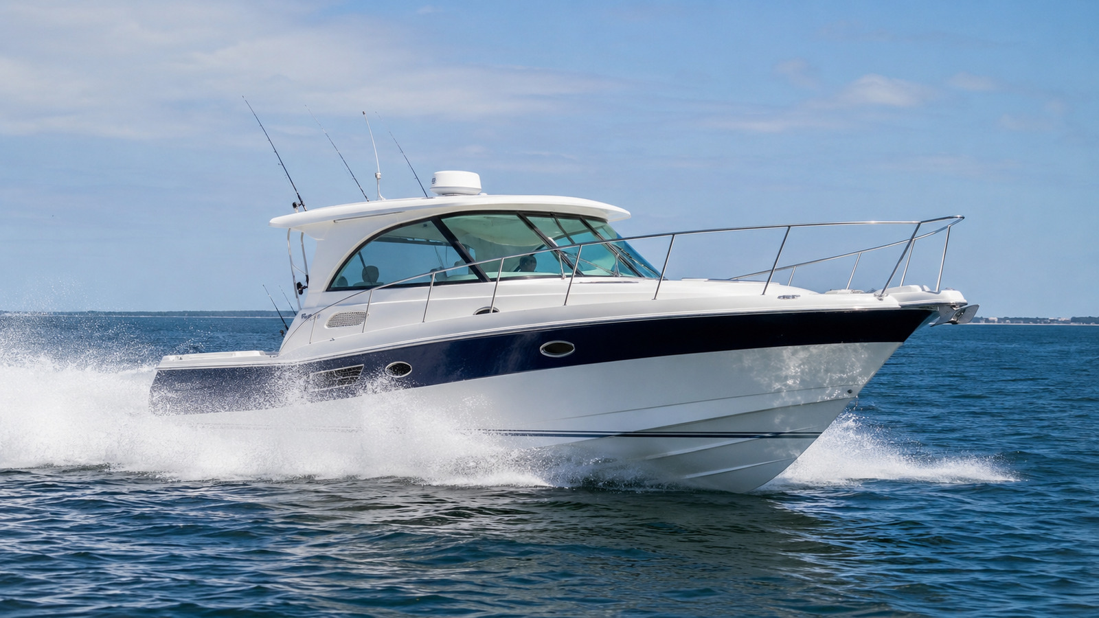 sea ray 310 amberjack front quarter running 03