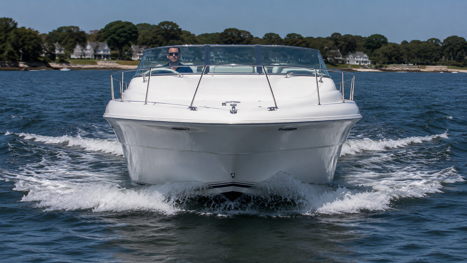 sea ray 310 weekender bow on cruising 05