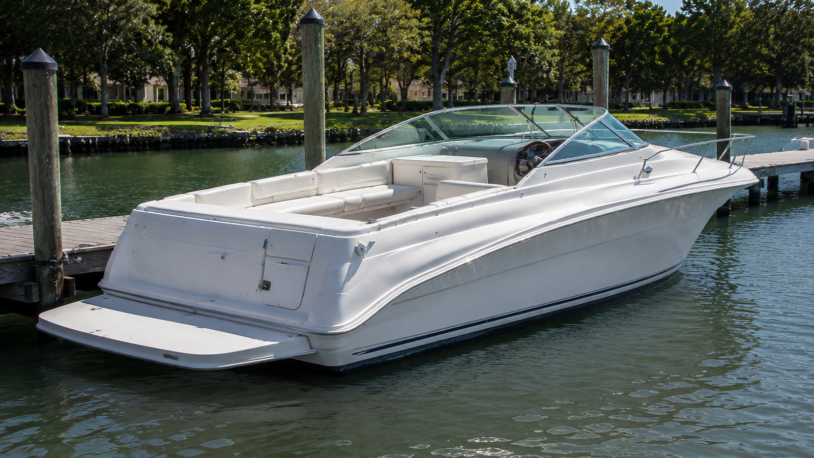 sea ray 310 weekender stern quarter dockside 08