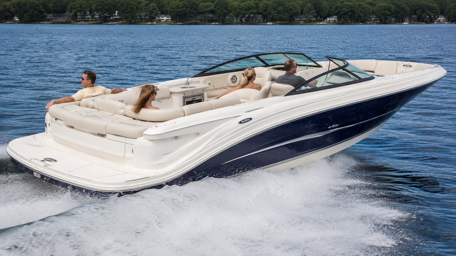 sea ray 320 sundeck rear quarter running 03