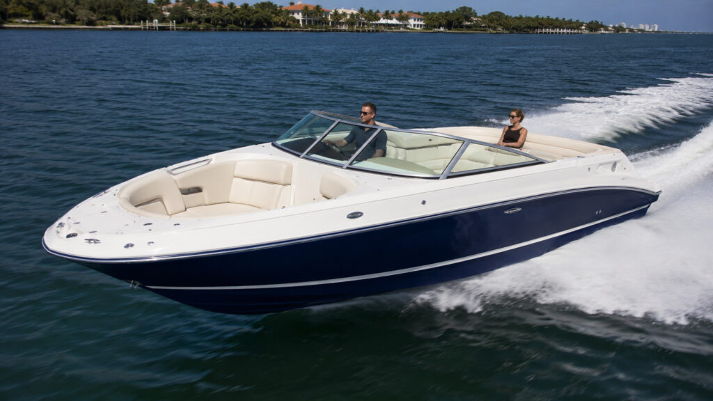 sea ray 320 sundeck running hero 01
