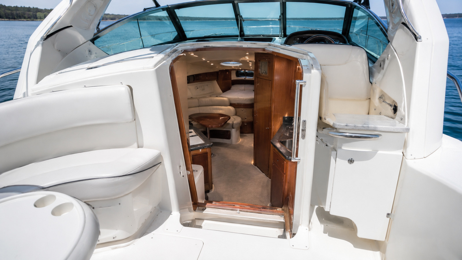 sea ray 330 express cruiser cabin entry 10