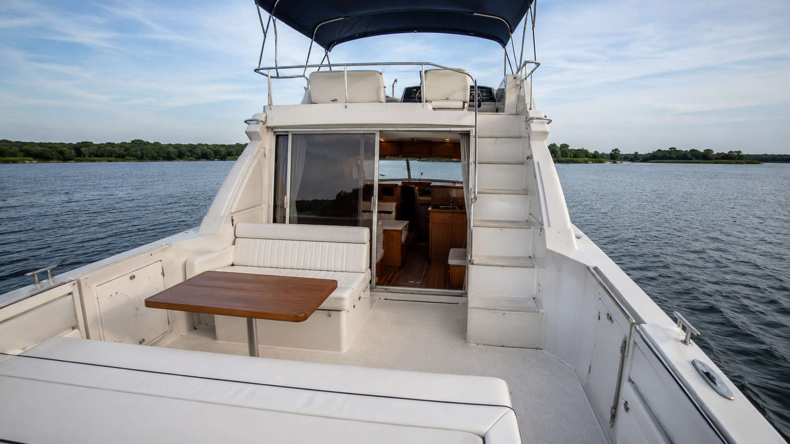 sea ray 340 aft cabin aft deck 01
