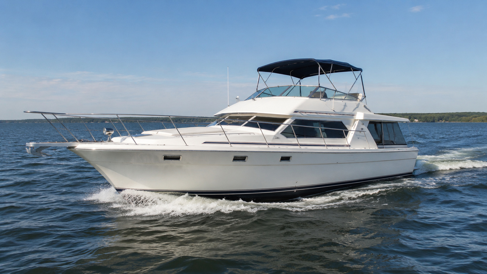sea ray 340 aft cabin front quarter running 01