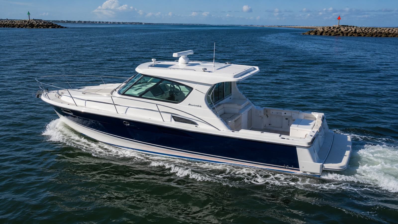 sea ray 340 amberjack elevated exterior 06