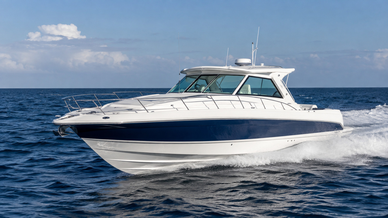 sea ray 340 amberjack front quarter running 03