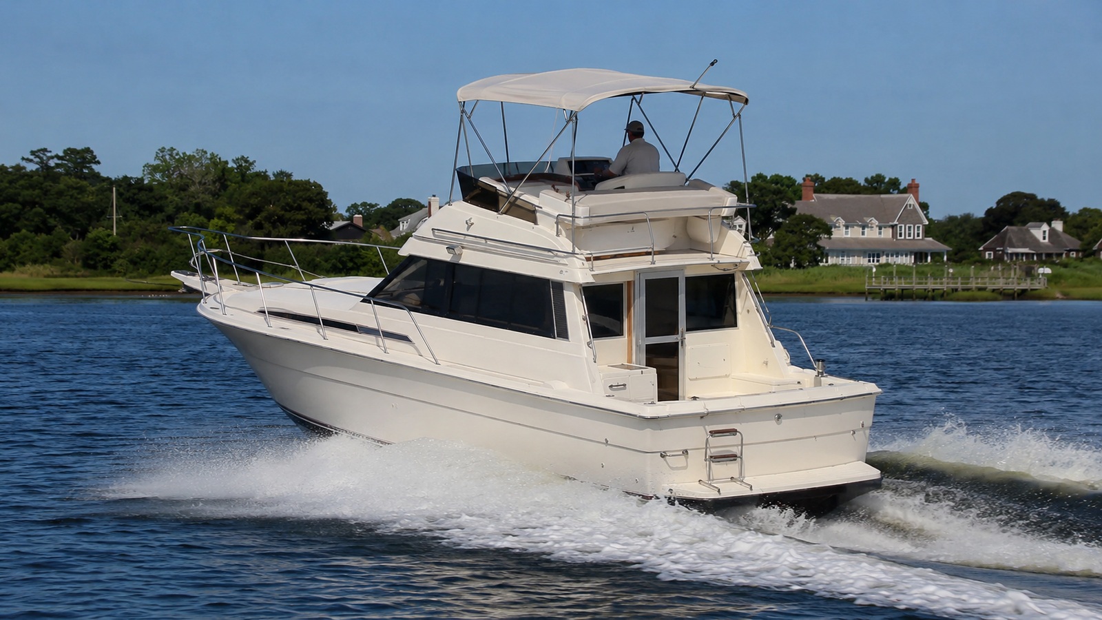 sea ray 340 sedan bridge rear quarter running 03