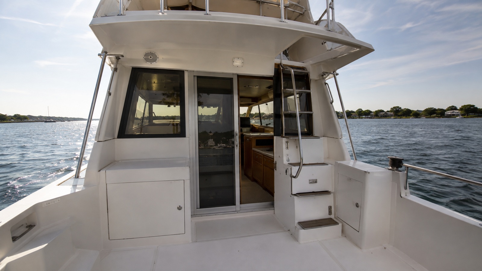 sea ray 350 sedan bridge aft deck 09
