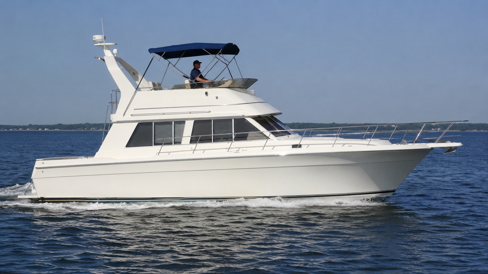 sea ray 350 sedan bridge side profile running 04