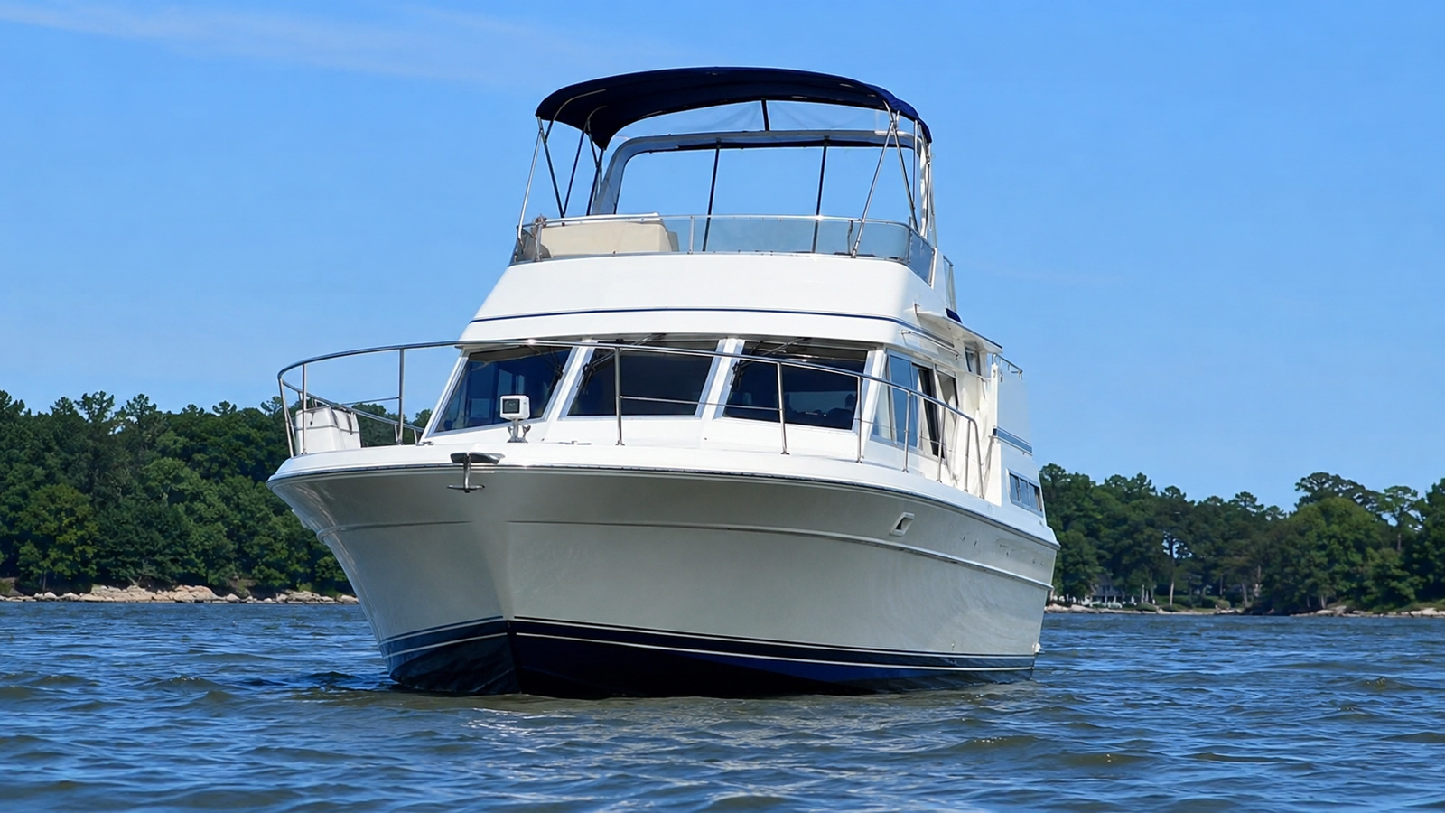 sea ray 360 aft cabin bow on exterior 01