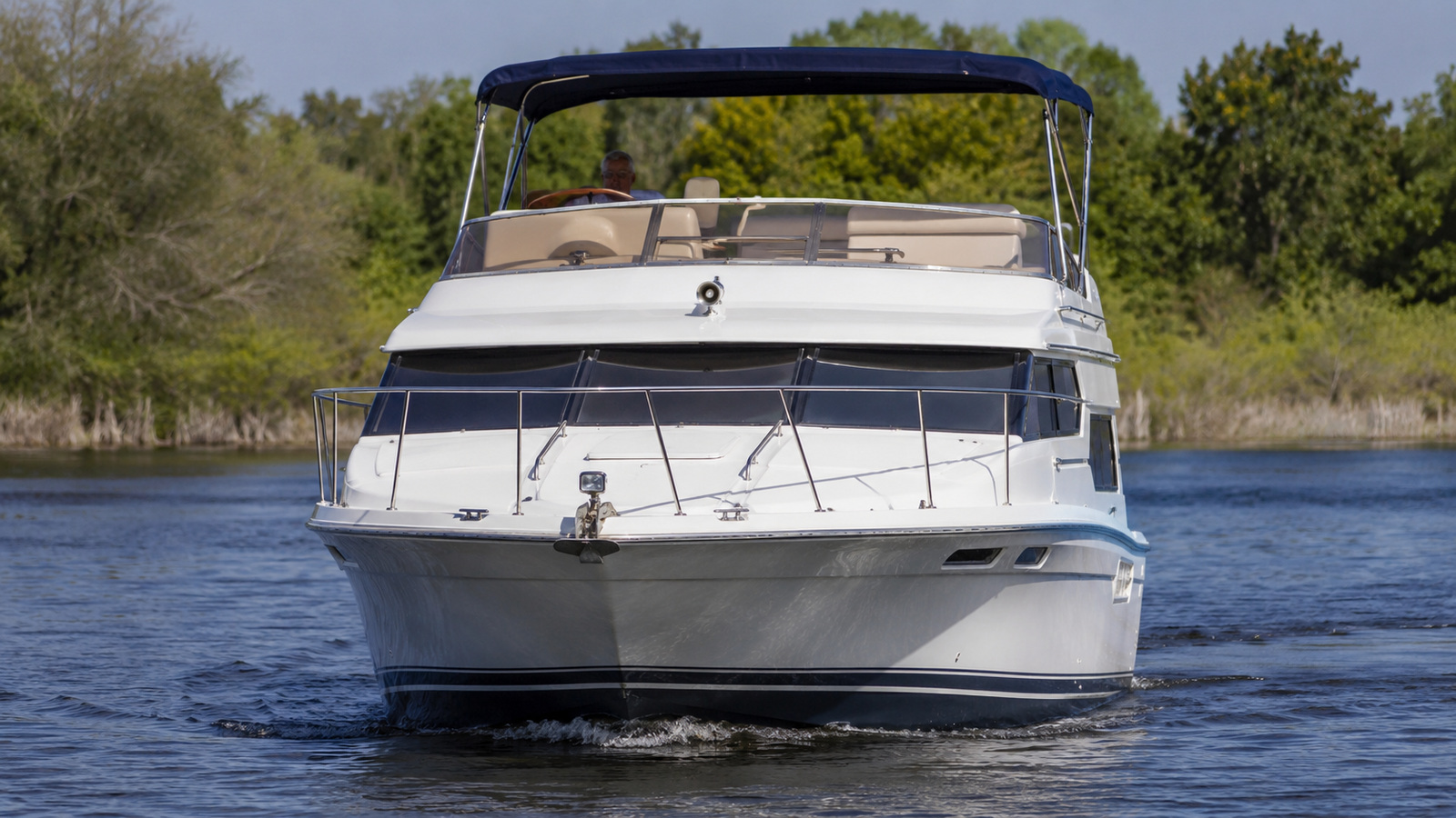 sea ray 370 aft cabin bow on exterior 01