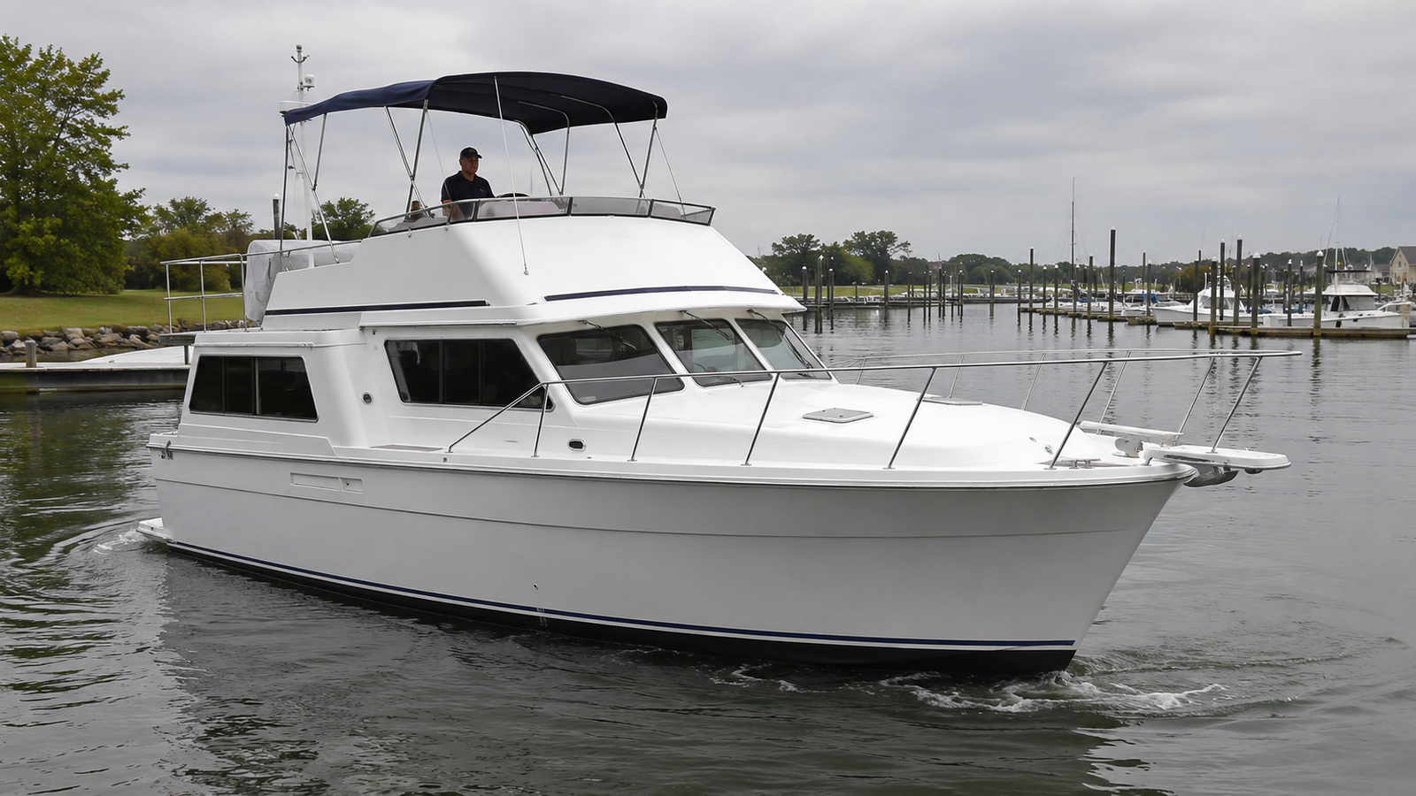 sea ray 370 aft cabin marina arrival 01