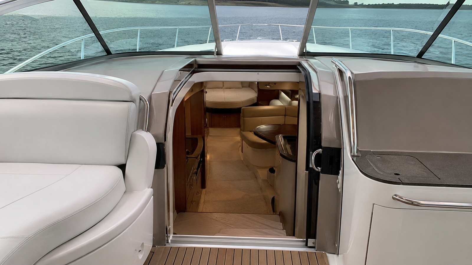 sea ray 370 express cruiser cabin entry 10