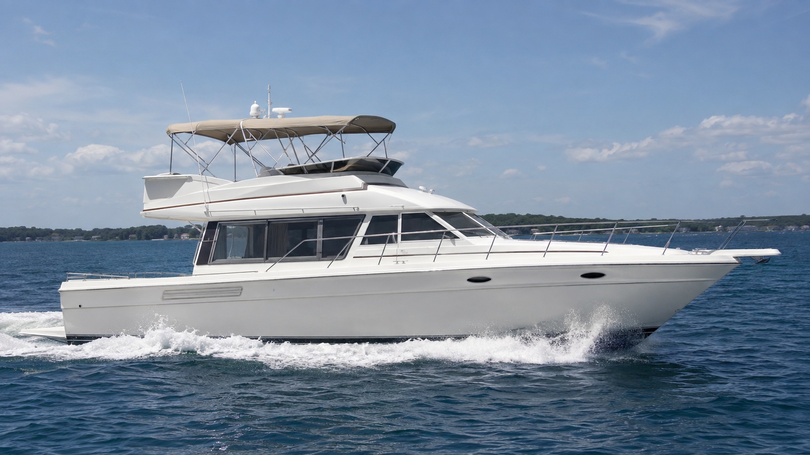 sea ray 370 sedan bridge side profile running 04