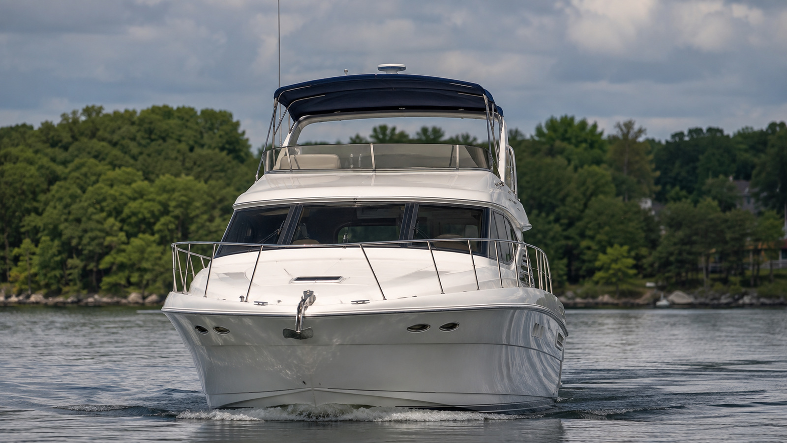 sea ray 380 aft cabin bow on exterior 01