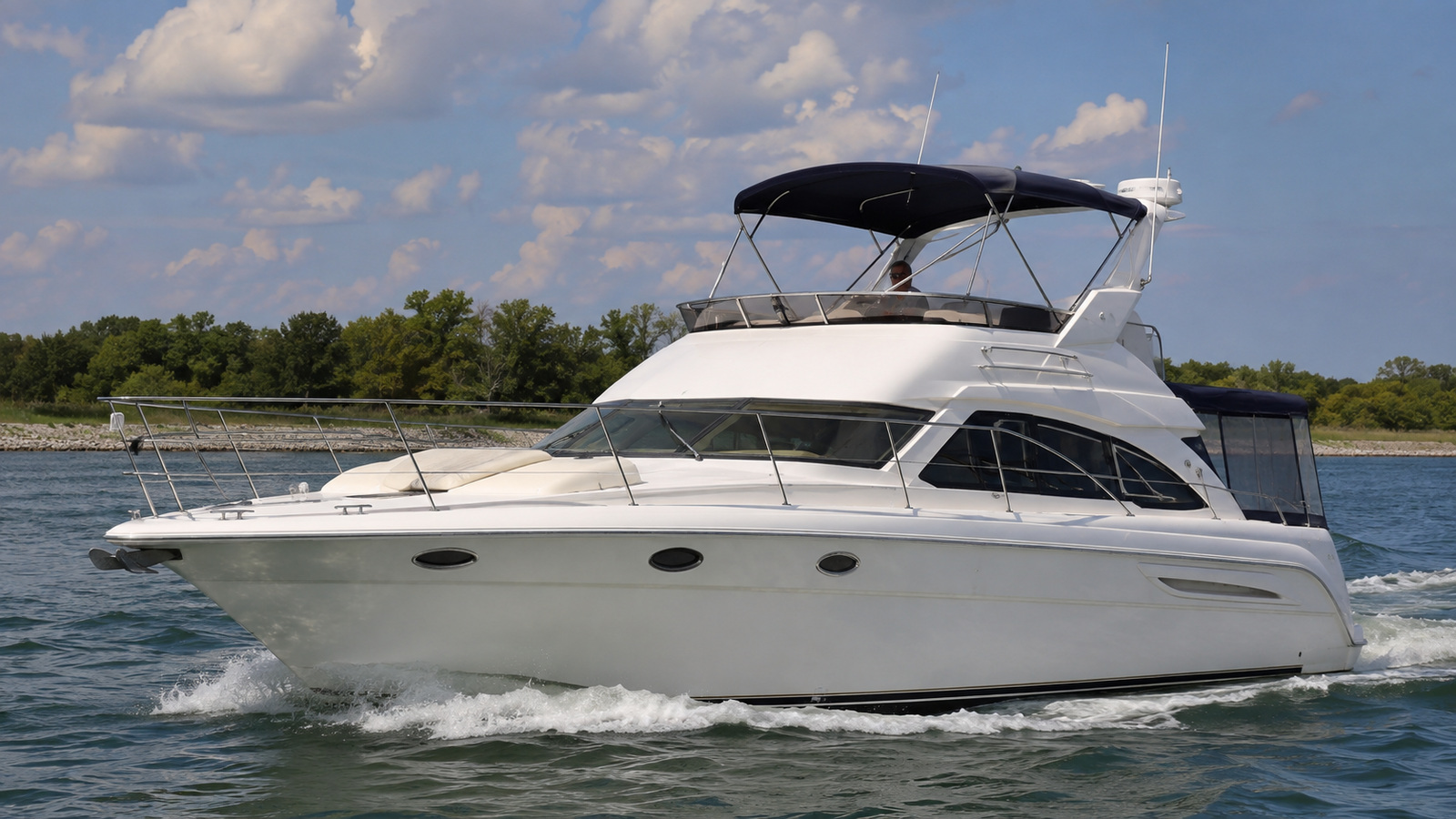 sea ray 380 aft cabin front quarter running 01