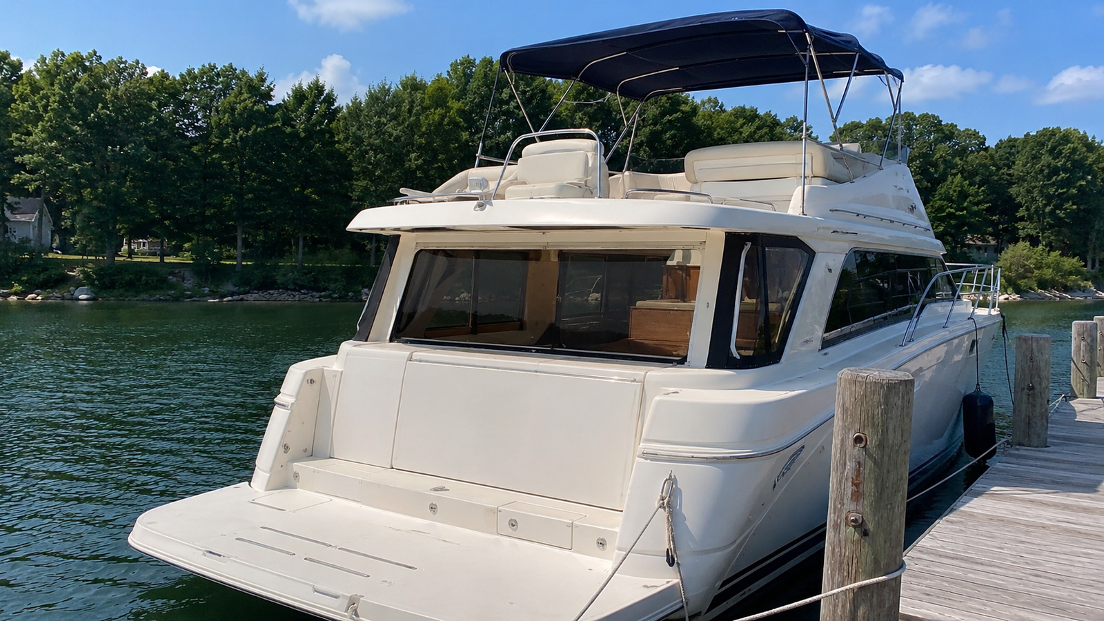 sea ray 380 aft cabin stern quarter dockside 01