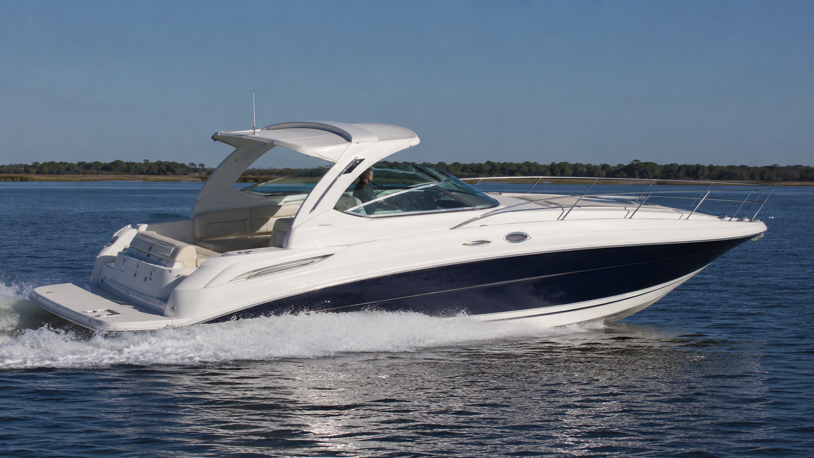 sea ray 380 express cruiser running profile 04