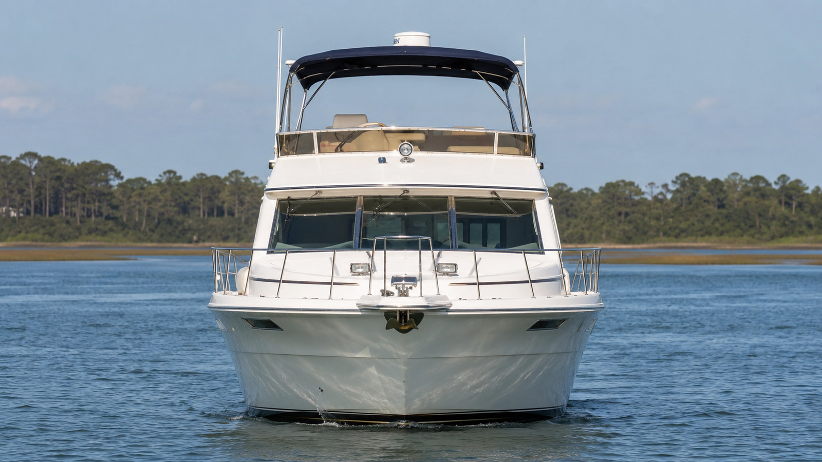 sea ray 390 aft cabin bow on exterior 01