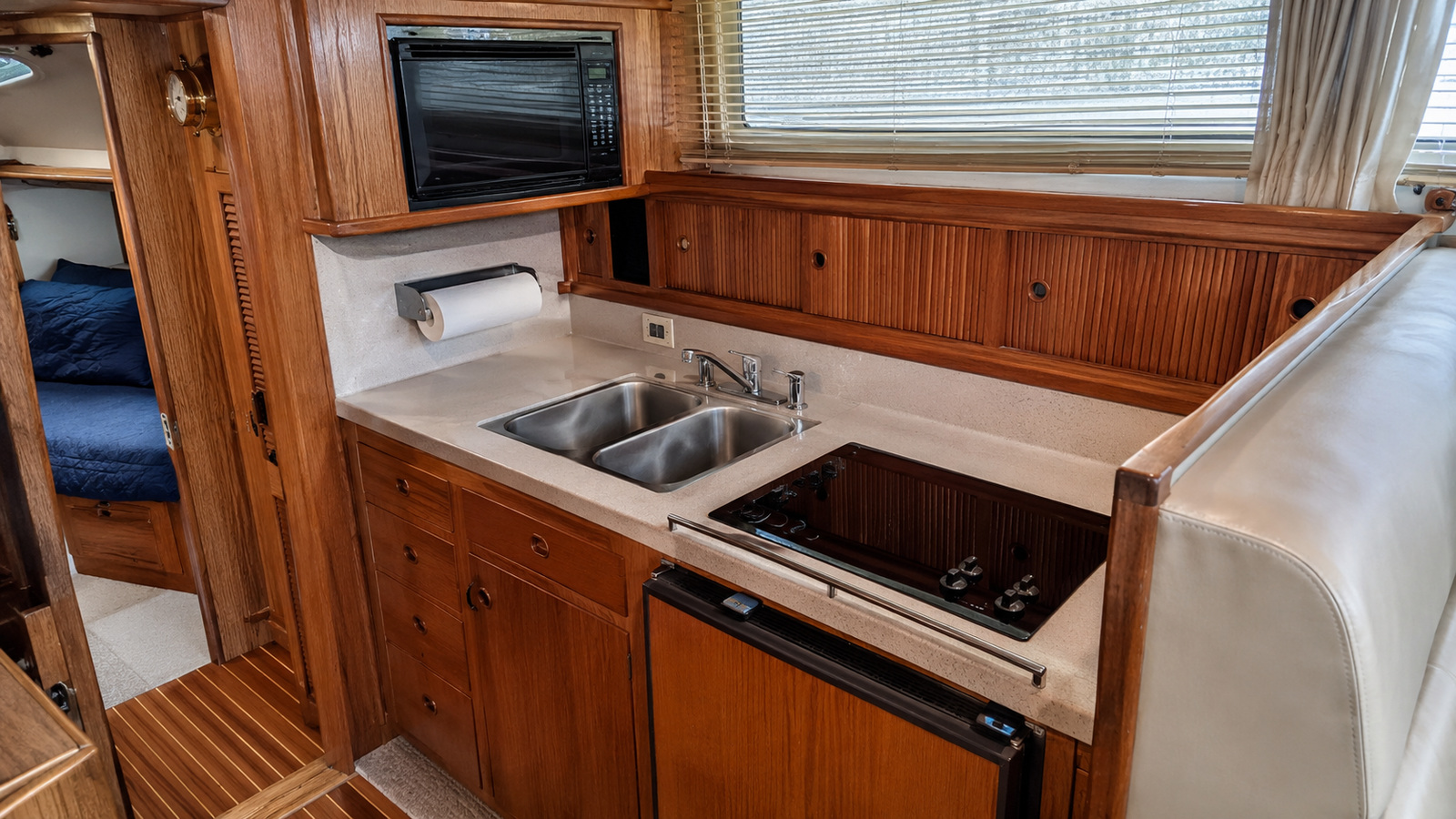 sea ray 390 aft cabin galley detail 01