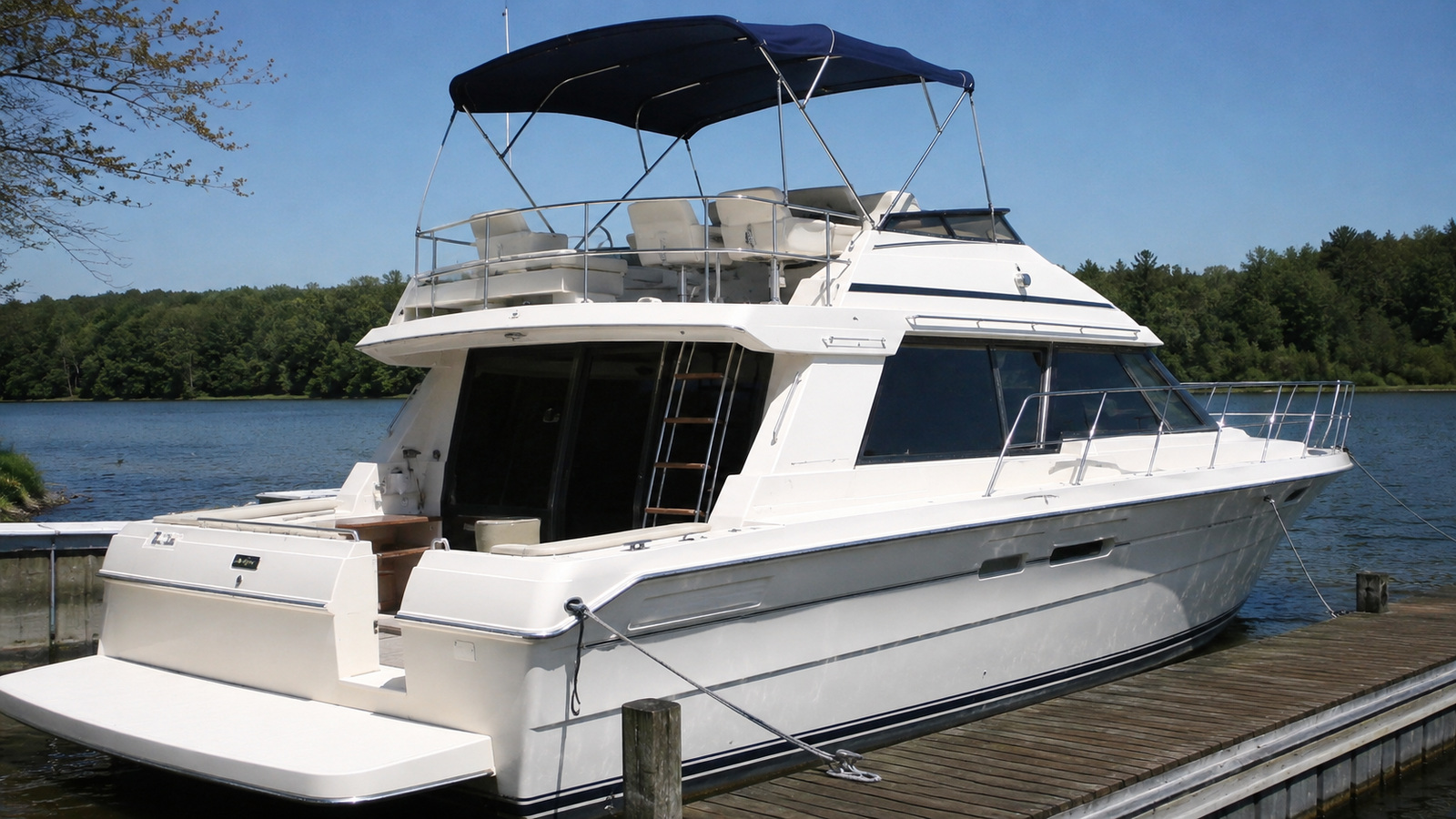 sea ray 390 aft cabin stern quarter dockside 01