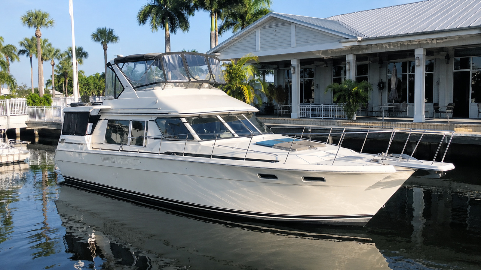 sea ray 390 motor yacht premium exterior 25