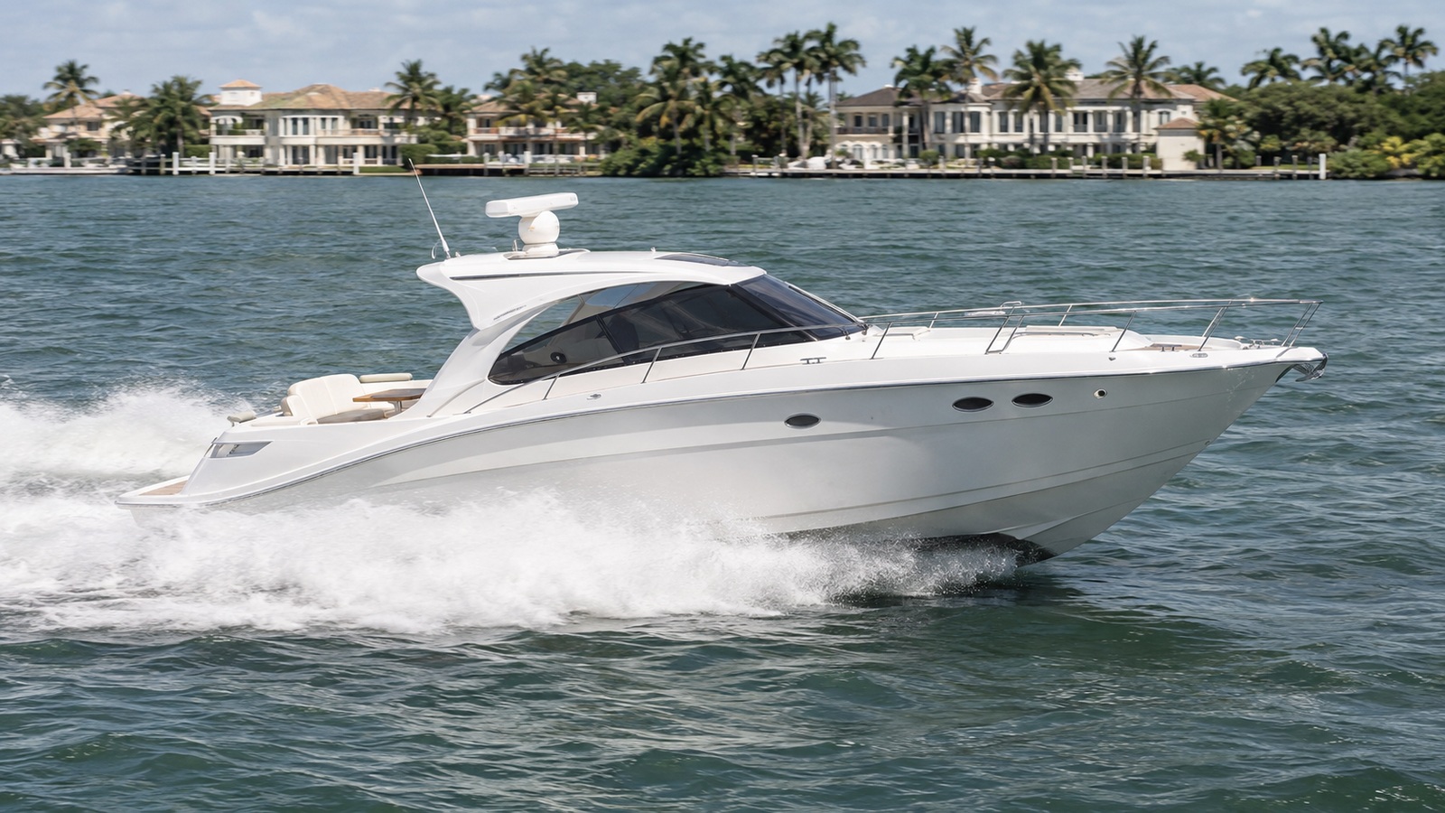 sea ray 390 sport yacht front quarter running 02