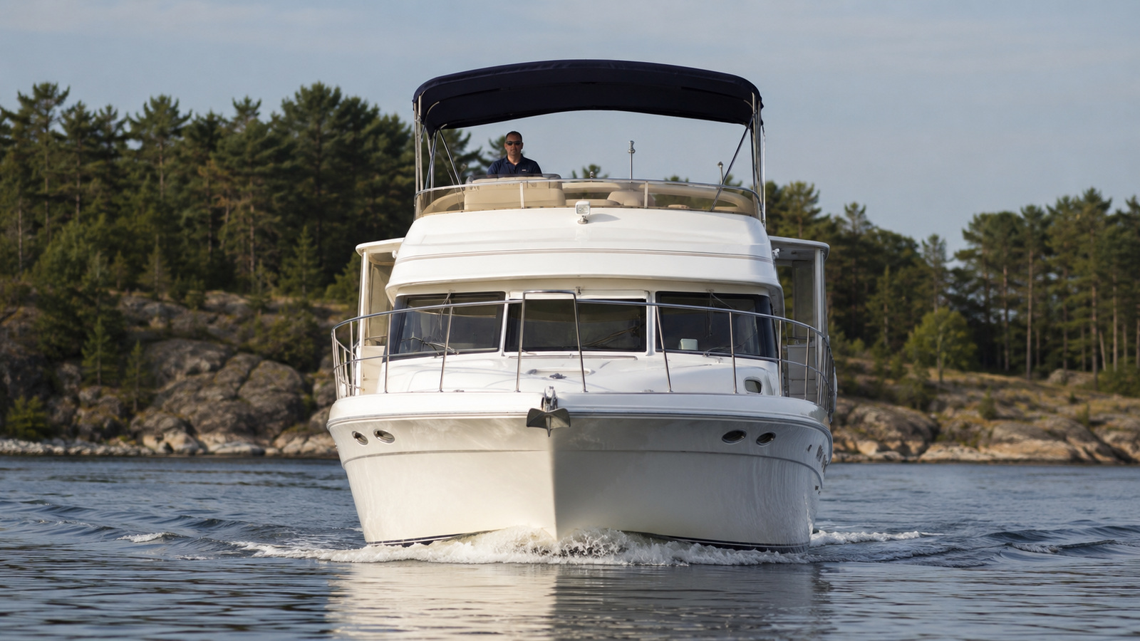 sea ray 400 aft cabin bow on exterior 01
