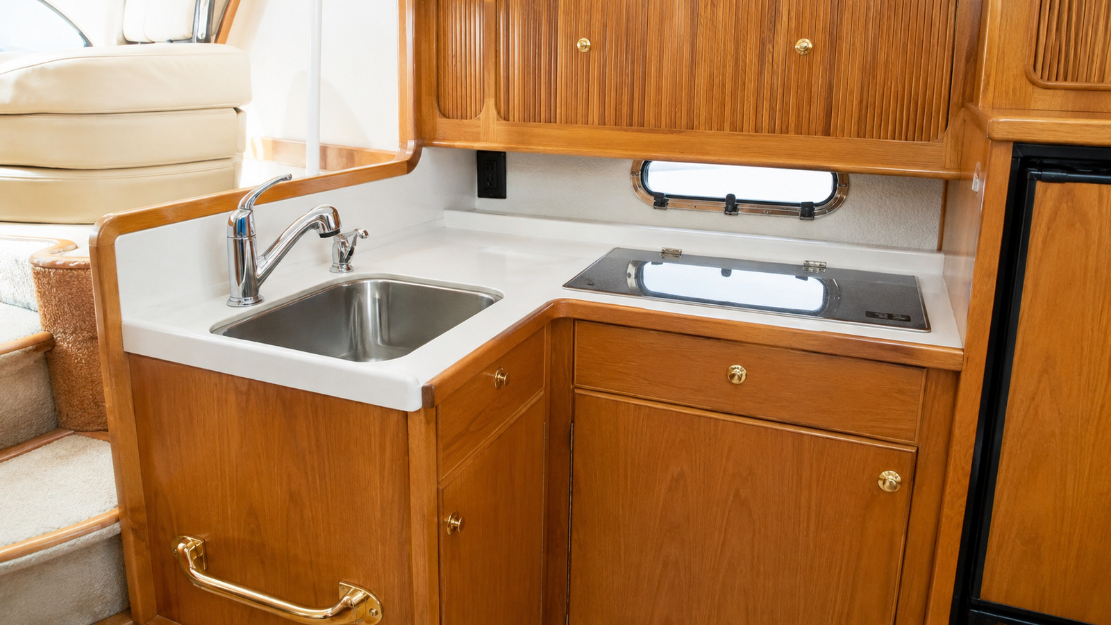sea ray 400 aft cabin galley detail 01