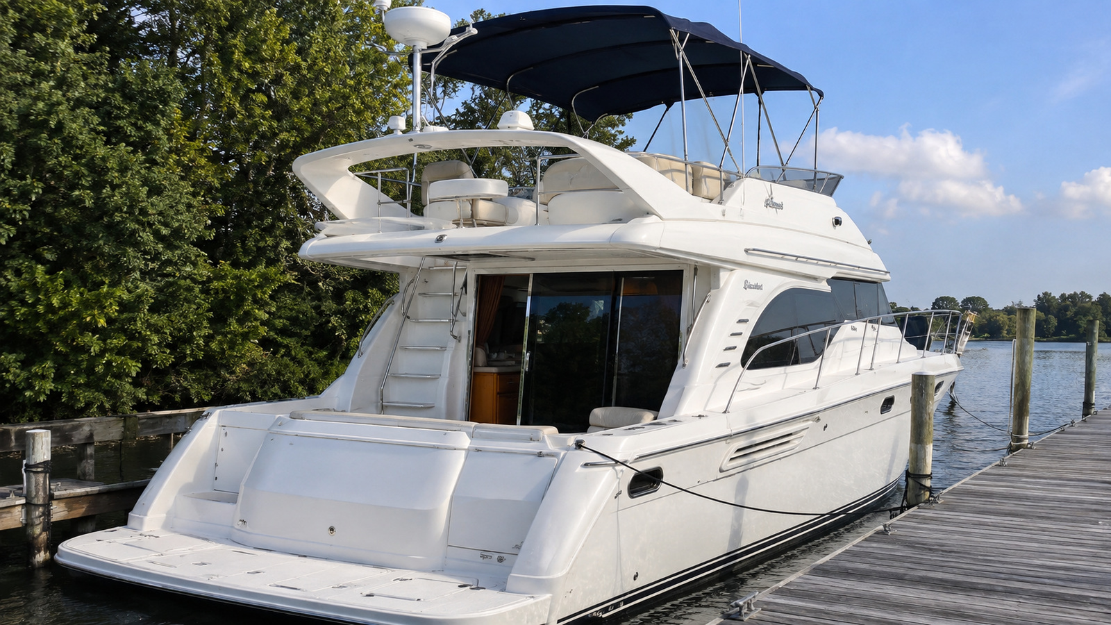 sea ray 400 aft cabin stern quarter dockside 01